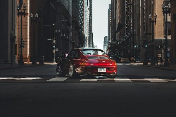 Comment préparer une Porsche 911 pour une expérience de conduite sur circuit ?